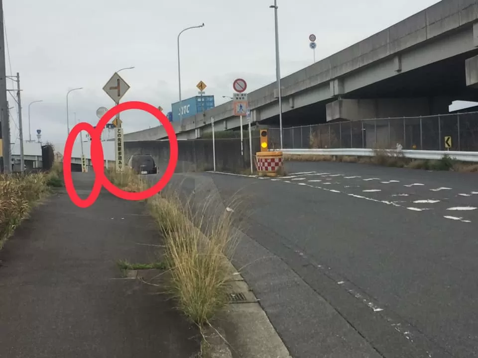 国道23号線西中インターチェンジ側道