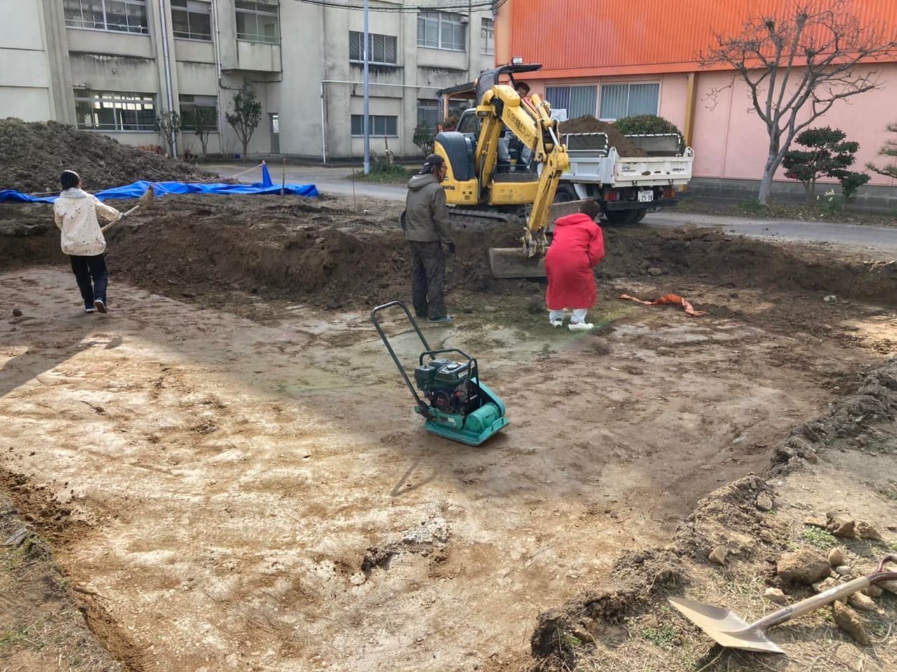 知立南小学校で田んぼづくりが行われています